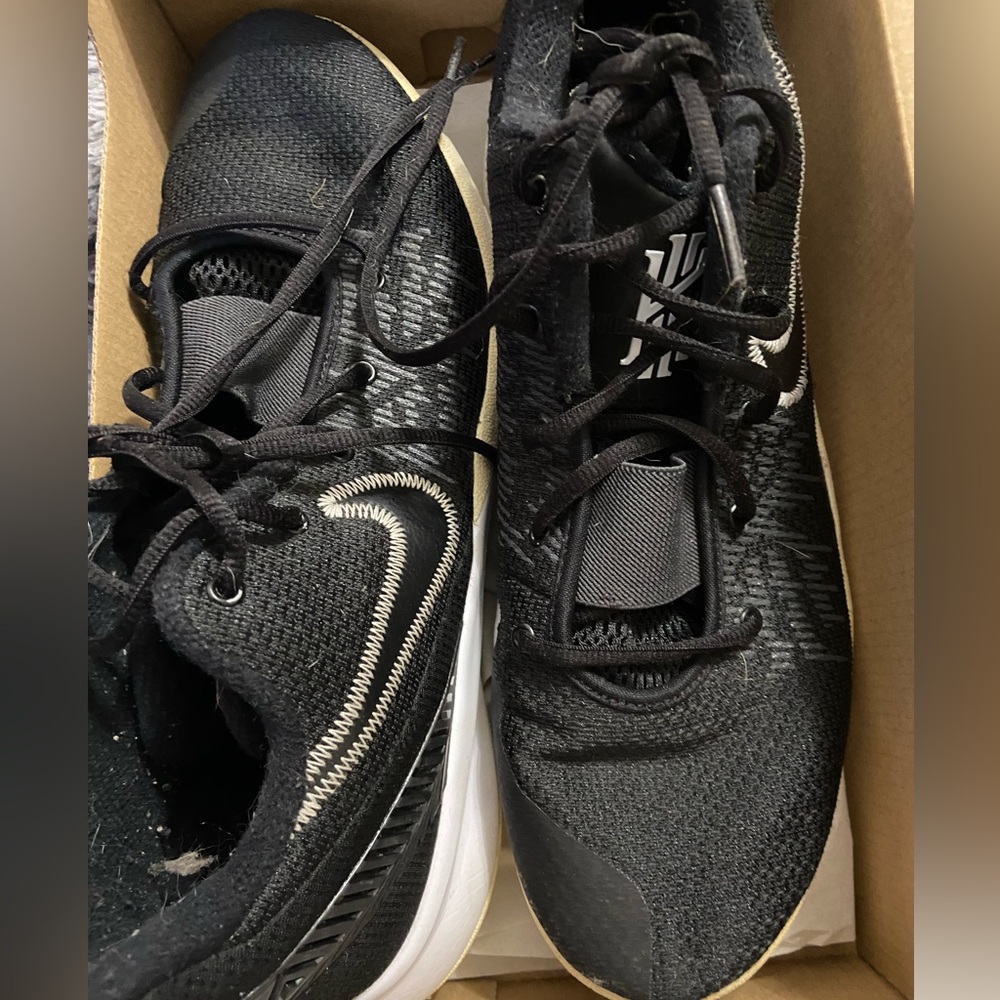 Nike Kyrie men’s size 11.5